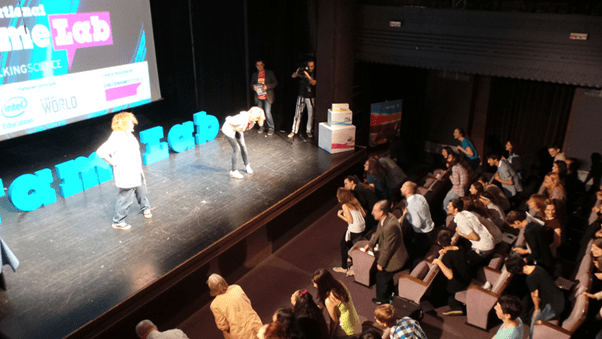 Famelab, un concurs pentru cei care vorbesc cu pasiune despre ştiinţă